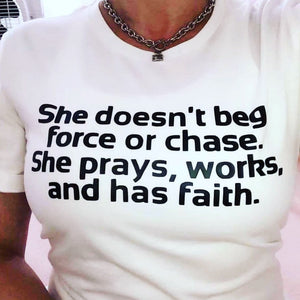 She doesnt force T-shirt